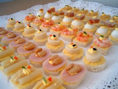 HUEVO, PALMITOS, JAMÓN Y TOCINO